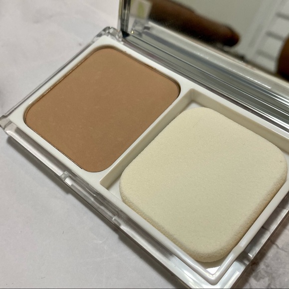 🛍 3/$45 NEW Clinique Acne Solutions Powder Makeup - Picture 8 of 8